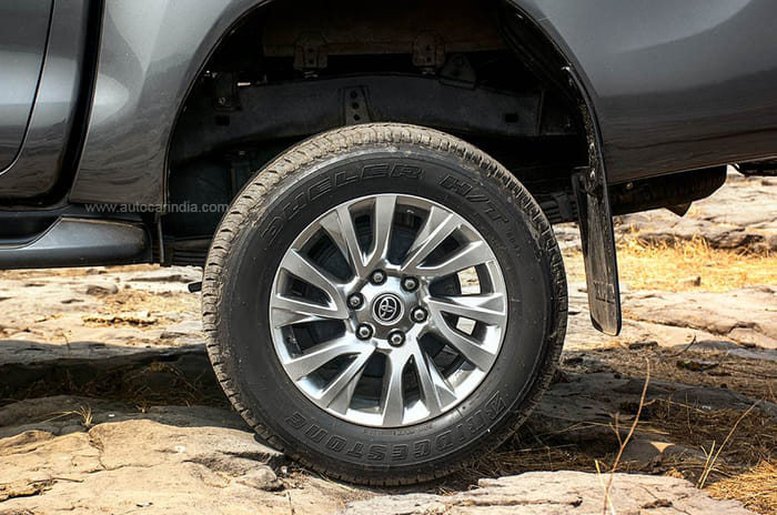 Toyota Hilux vs Fortuner: 5 unique differences